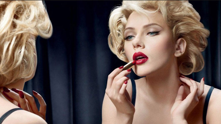 Γιατί σε καιρούς κρίσης οι γυναίκες αγοράζουν περισσότερα κραγιόν;