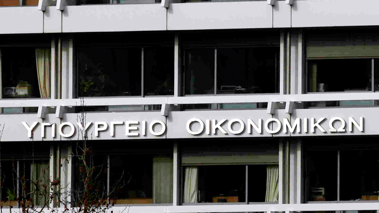 «Δεν ισχύει χαλάρωση των capital controls για πολιτικούς»