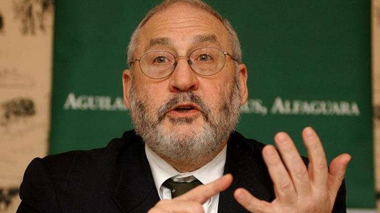 Στίγκλιτς: Η συμφωνία επιβλήθηκε στην Ελλάδα με το πιστόλι στον κρόταφο Στίγκλιτς: Η συμφωνία επιβλήθηκε στην Ελλάδα με το πιστόλι στον κρόταφο