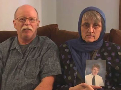 Το μήνυμα των γονέων του Κάσιγκ: «Επιθυμούμε να θυμούνται τον γιο μας για το έργο του» Το μήνυμα των γονέων του Κάσιγκ: «Επιθυμούμε να θυμούνται τον γιο μας για το έργο του»