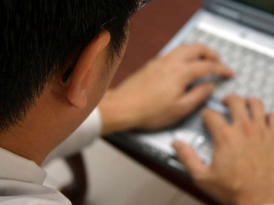 Βρεφονηπιοκόμος ύποπτος για παιδική πορνογραφία σκόρπισε γυμνές εικόνες της πρώην του