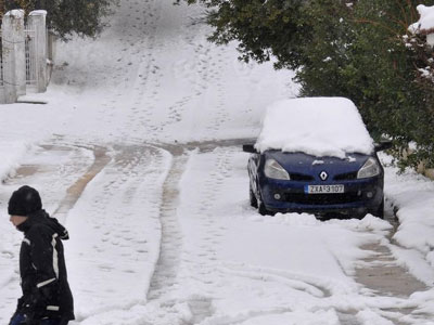 Προβλήματα από την κακοκαιρία: Δείτε πού έχει διακοπεί η κυκλοφορία