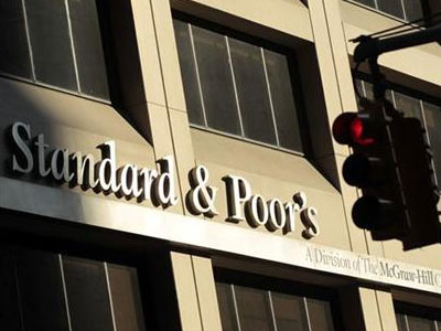 H S&P υποβάθμισε τη Ρωσία H S&P υποβάθμισε τη Ρωσία