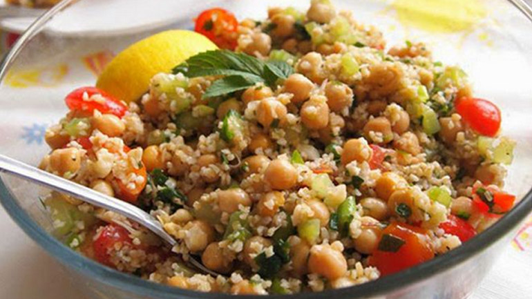 Σαλάτα από ρεθίβια και πλιγούρι (ζεστή και κρύα)