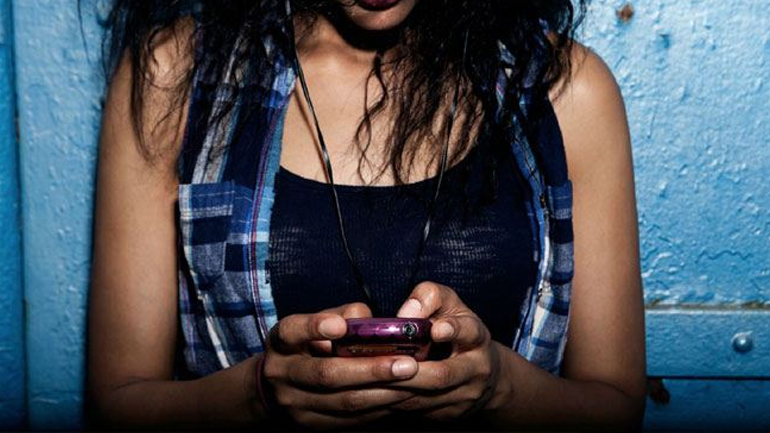 Τεστ για ζευγάρια: Πόσο επηρεάζει τη σχέση σας το κινητό;