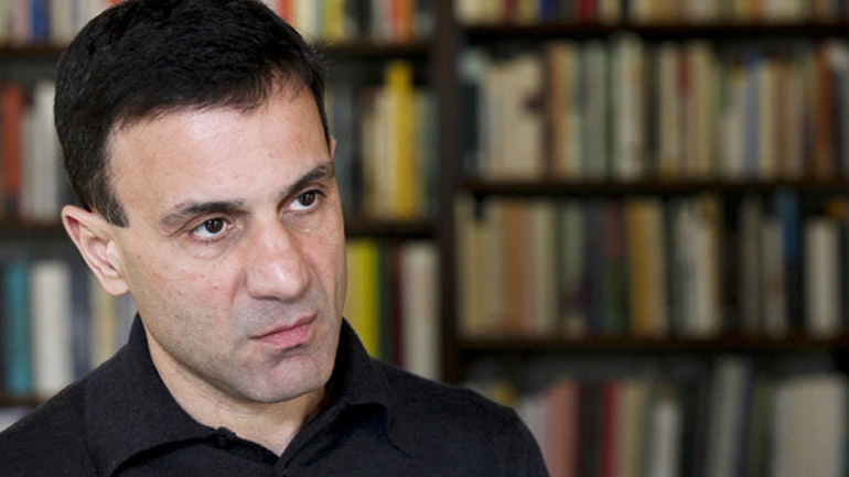 Λαπαβίτσας: «Ανάκαμψη σε λίγους μήνες αν πάμε σε δραχμή»