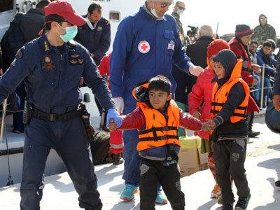 Εύσημα Δένδια στην ομάδα διάσωσης των μεταναστών του «Baris»
