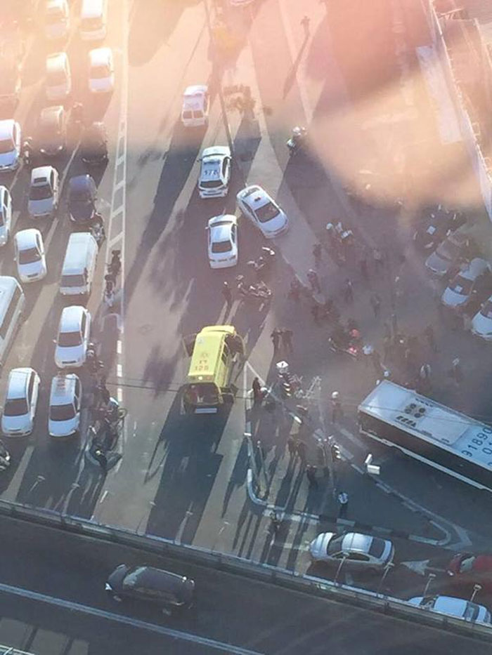 Περιπολικά και ασθενοφόρα στον τόπο του συμβάντος