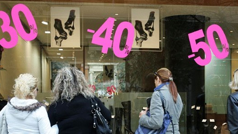 Τρύπα 1 δισ. ευρώ στον τζίρο κατά τη διάρκεια των χειμερινών εκπτώσεων