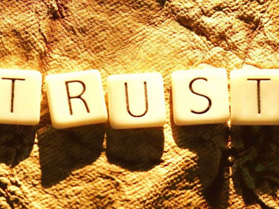 ΕΛΣΤΑΤ: Ένας στους δύο Έλληνες δεν εμπιστεύεται τους πολιτικούς