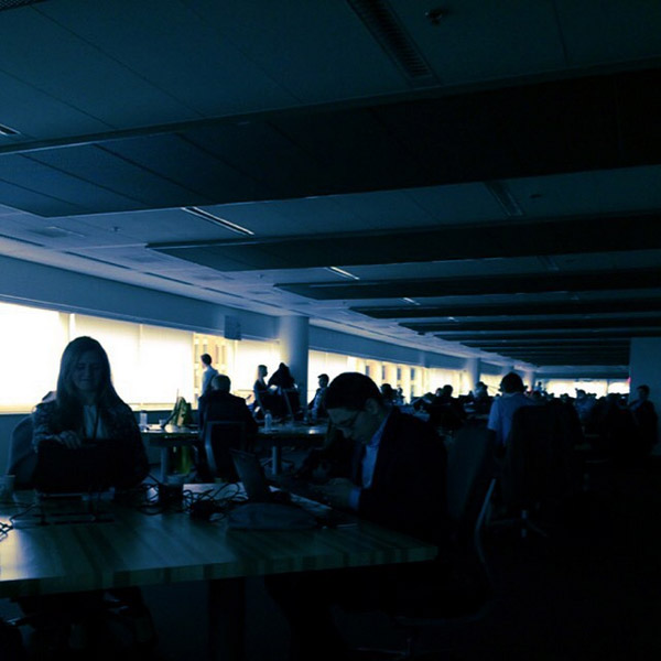 Αίθουσα αναμονής: Στο σκοτάδι οι επιβάτες