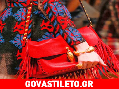 Tσάντες με κρόσσια για τις «χίπισσες» του χειμώνα