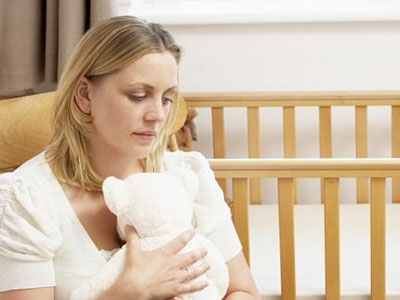 Η επιλόχεια κατάθλιψη είναι πιο συχνή στις γυναίκες που κακοποιούνται από το σύντροφο τους