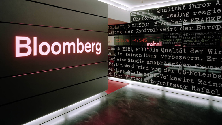 Βloomberg: Όλα τα φώτα στραμμένα στη συνάντηση Μέρκελ-Ολάντ-Τσίπρα