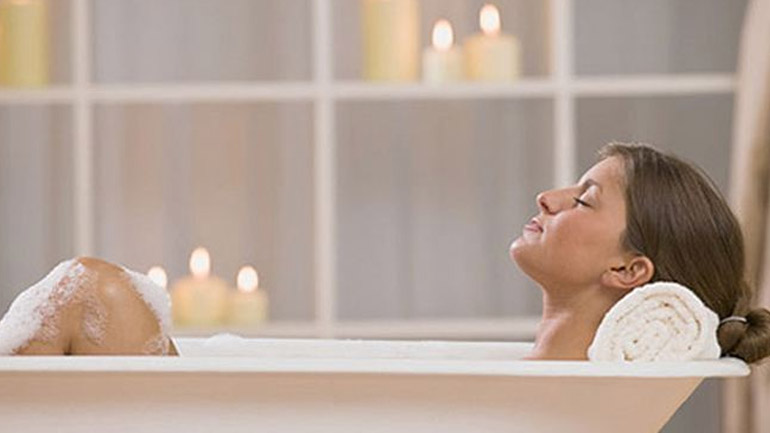 Απλά υλικά που υπόσχονται να σας προσφέρουν μία μοναδική εμπειρία μπάνιου