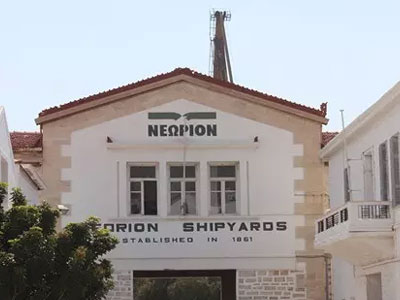 Συνελήφθη ο διευθυντής του Νεωρίου