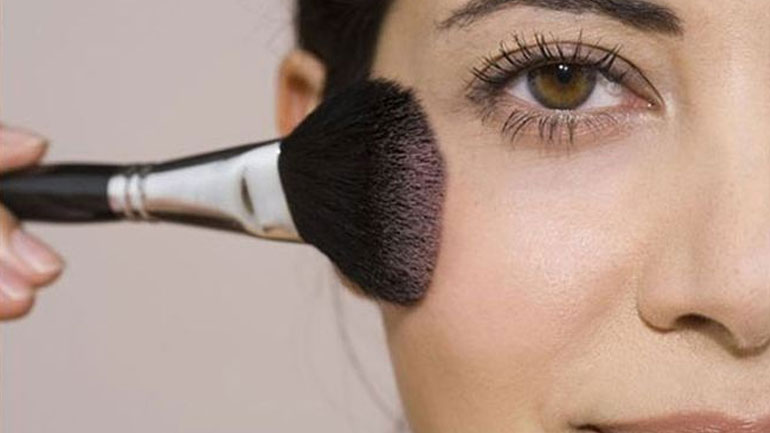 Τα «μυστικά» του σωστού μακιγιάζ για γυναίκες με γεμάτο πρόσωπο!
