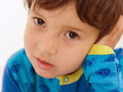 Παιδί και ωτίτιδα: «Μαμά, με πονάει το αφτάκι μου»