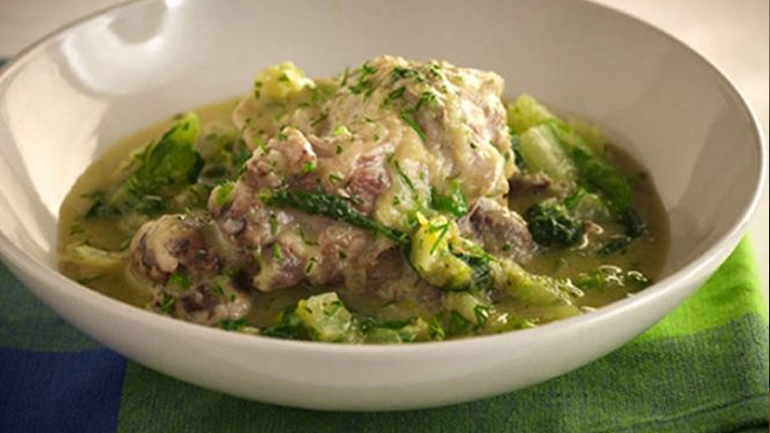 Αρνάκι φρικασέ με μαρούλι