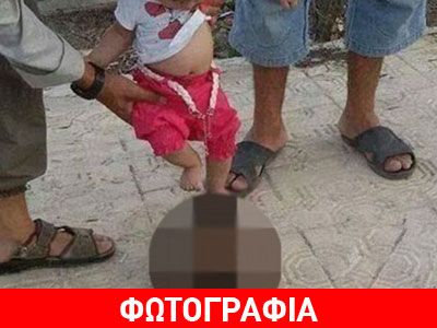 Yποστηρικτής του ISIS βάζει μωρό να κλοτσήσει το κεφάλι νεκρού στρατιώτη