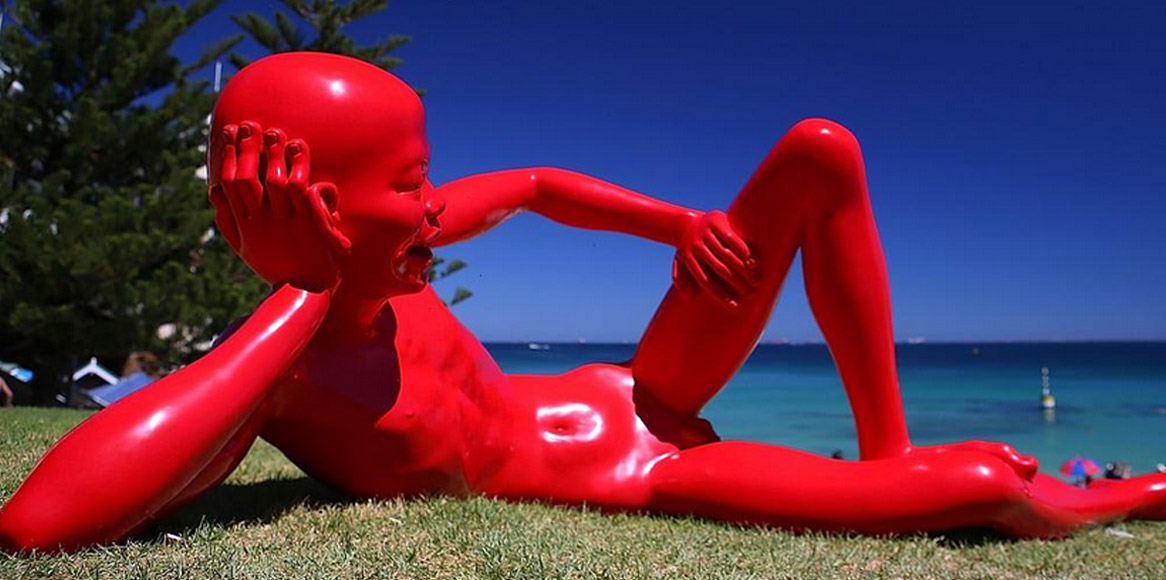 Κόκκινο γλυπτό