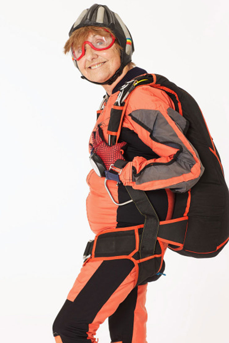 Η Montserrat Mecho επιδίδεται συχνά στο αγαπημένο της extreme sport που δεν είναι άλλο από την ελεύθερη πτώση από αεροπλάνο. Είναι 78 ετών και παράλληλα κάνει σκι, wind-surfing και καταδύσεις