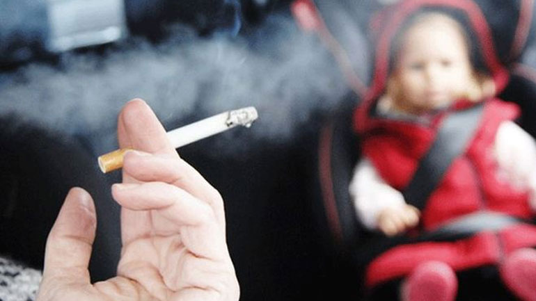 Πόσο επικίνδυνο είναι τελικά το παθητικό κάπνισμα για τα παιδιά;