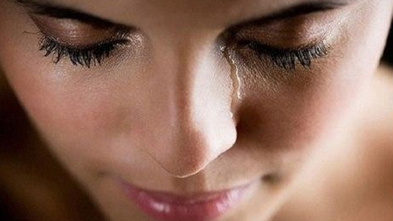 Tα συναισθήματα και οι σκέψεις μας προκαλούν πόνους στο σώμα