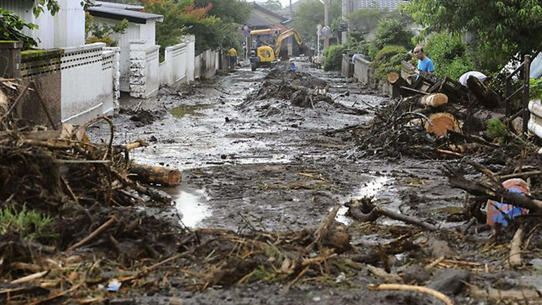 Τρεις νεκροί και 26 αγνοούμενοι από πλημμύρες στην Ιαπωνία Τρεις νεκροί και 26 αγνοούμενοι από πλημμύρες στην Ιαπωνία
