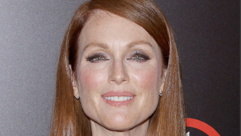 Εκστρατεία κατά της οπλοχρησίας ξεκινάει η Τζούλιαν Μουρ