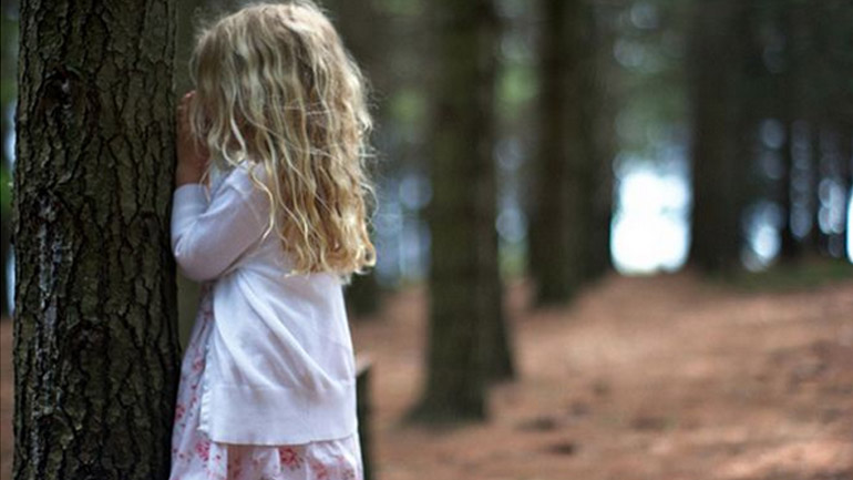 Γιατί να παίζετε κρυφτό με το παιδί σας!