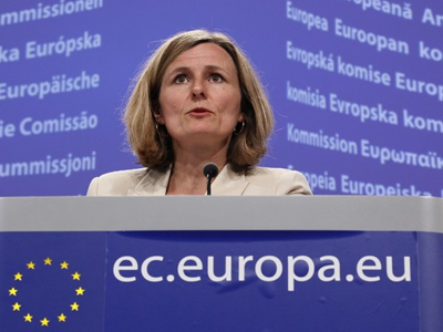 Η Κομισιόν για την υποβάθμιση του ελληνικού αξιόχρεου από τη Fitch