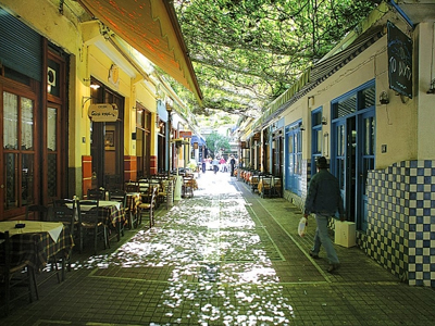 Κατεδαφίστηκε αυθαίρετο στην πλατεία Άθωνος της Θεσσαλονίκης