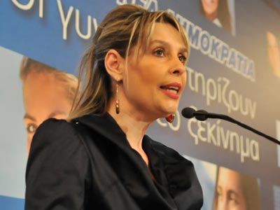 H Παπακώστα ετοιμάζει βαλίτσες