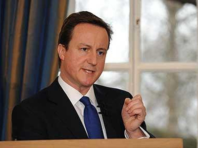 Στο επίκεντρο σφοδρής πολεμικής ο Cameron