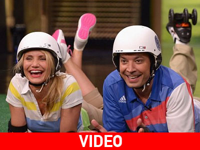 Η Cameron Diaz φοράει πατίνια και χορεύει με ένα πάντα! Η Cameron Diaz φοράει πατίνια και χορεύει με ένα πάντα!
