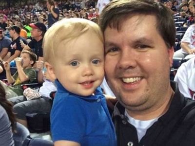 Σοκ: Αντάλλασσε ερωτικά μηνύματα με 6 γυναίκες ενώ ξεψυχούσε ο γιος του!