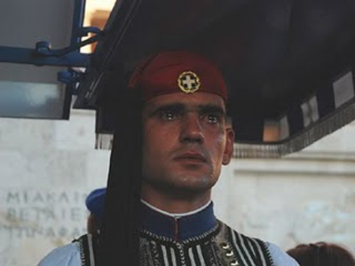 Εύφημος μνεία στους ευζώνους για τη στάση τους στα επεισόδια