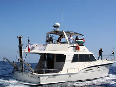 Σε εξέλιξη καταδίωξη πλοίου με ακτιβιστές ανοικτά του Ηρακλείου