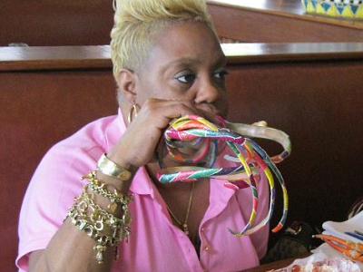 Νύχια 24 ιντσών!