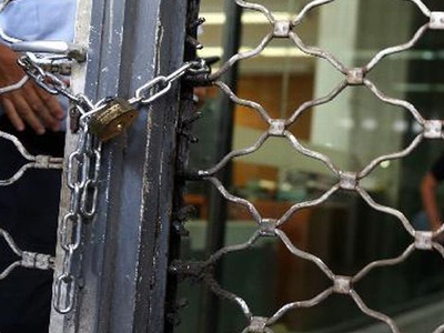 Σε κίνδυνο 53.000 εμπορικές επιχειρήσεις