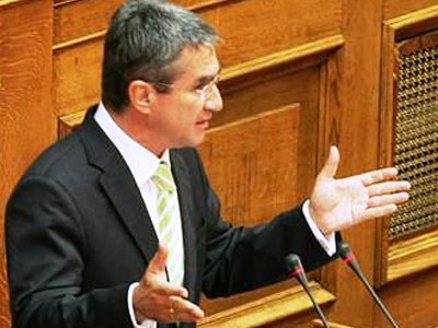 Επιμένει στις δηλώσεις του για τους δημοσίους υπαλλήλους