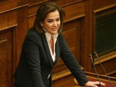 Η Ντόρα Μπακογιάννη για τα περί «επιλεκτικής χρεοκοπίας»