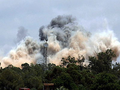 Το ΝΑΤΟ βομβαρδίζει το τελευταίο προπύργιο του Καντάφι