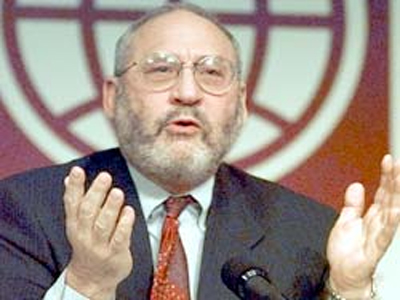 Επιτακτική η ανάγκη έκδοσης ευρωομολόγου, λέει ο Stiglitz