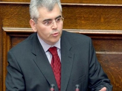 Βολές Χαρακόπουλου εναντίον της κυβέρνησης για ανασχηματισμό και δημοψήφισμα