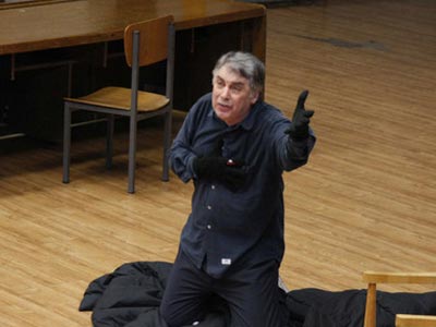 Ο Πελεγρίνης για τα ΑΕΙ, την ηθοποιία, τη ΧΑ και τον ΣΥΡΙΖΑ Ο Πελεγρίνης για τα ΑΕΙ, την ηθοποιία, τη ΧΑ και τον ΣΥΡΙΖΑ