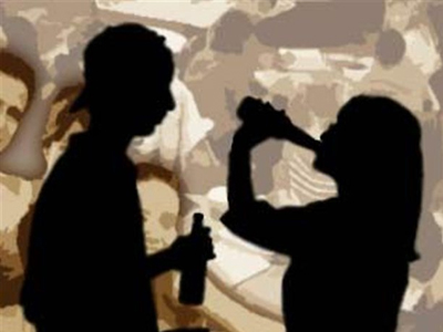 Από την εφηβική ηλικία ξεκινά ο εθισμός στο αλκοόλ Από την εφηβική ηλικία ξεκινά ο εθισμός στο αλκοόλ