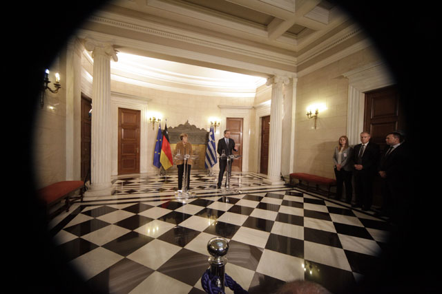 Στο «μικροσκόπιο» η κοινή συνέντευξη Τύπου Μέρκελ-Σαμαρά