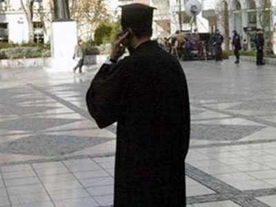 «Μαϊμού» παπάς είχε ρημάξει αυτοκίνητα «Μαϊμού» παπάς είχε ρημάξει αυτοκίνητα